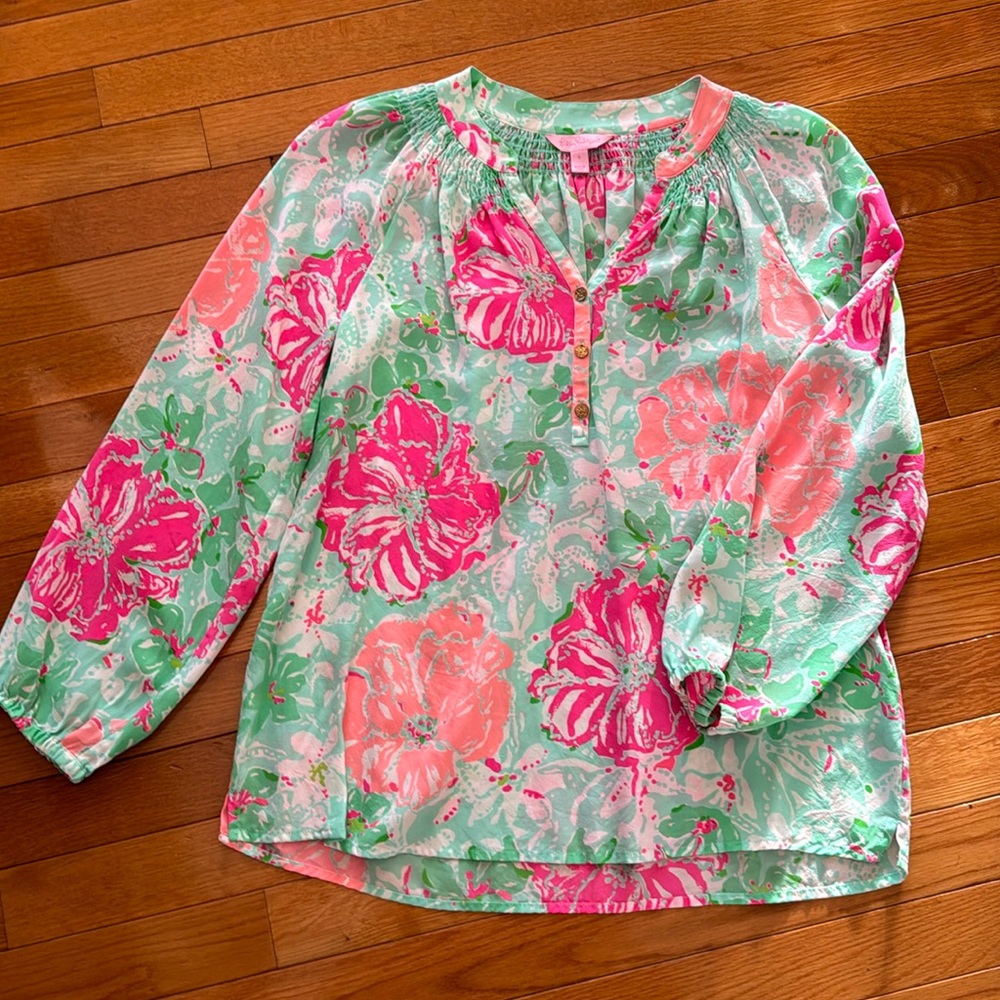 Women’s casual long sleeve Lily Pulitzer teal top. Like new! Size small.